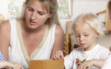 montessori-teacher-children